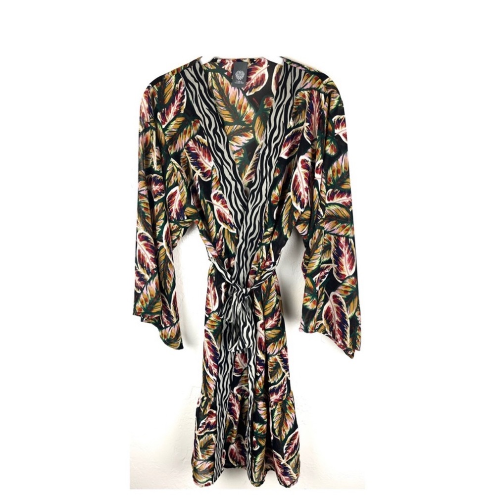 Vince Camuto Kimono OS Cover Up Belt.
One size